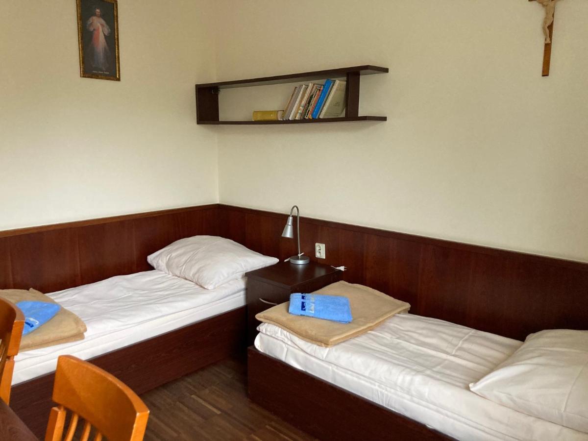 Uroczysko Porszewice - Osrodek Konferencyjno-Rekolekcyjny Hotel Пабянице Екстериор снимка