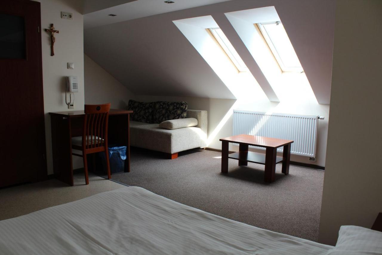 Uroczysko Porszewice - Osrodek Konferencyjno-Rekolekcyjny Hotel Пабянице Екстериор снимка